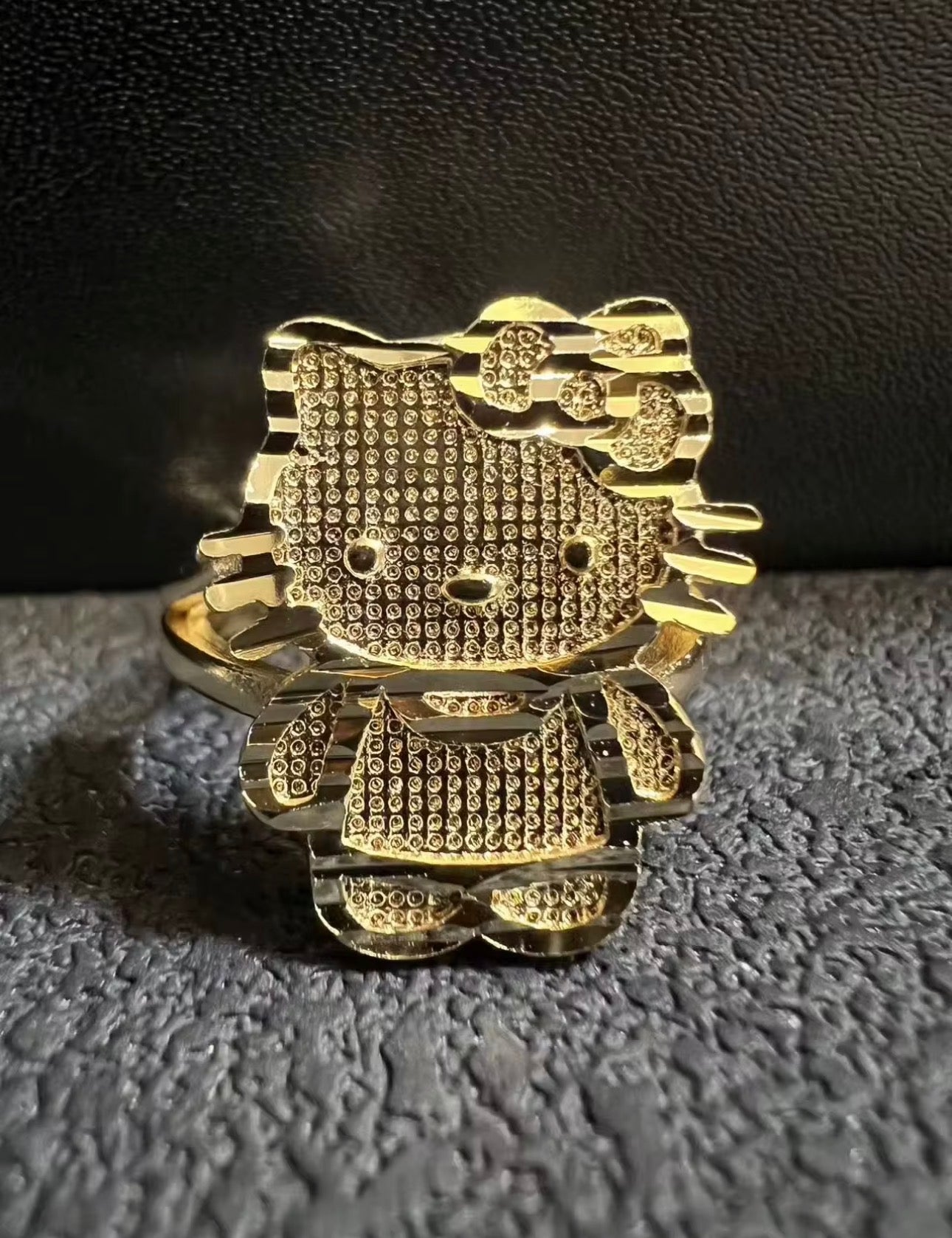 Hello kitty icon ring